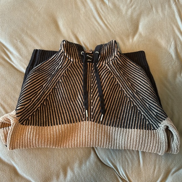 International concept hoodie sweater - Picture 4 of 4